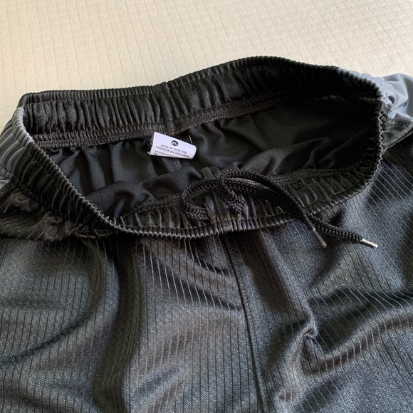 $DROP⬇️ Nike black/gray athletic shorts - Picture 14 of 15